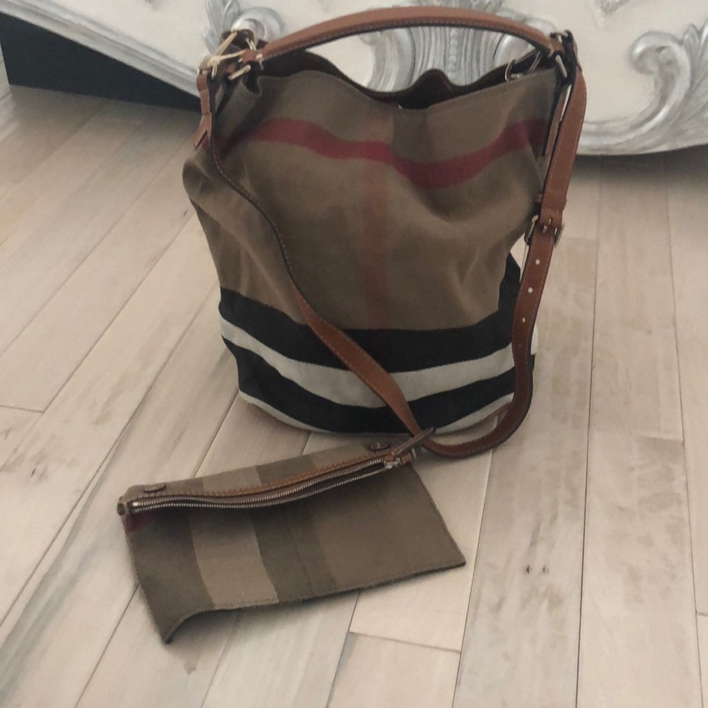 Burberry purse